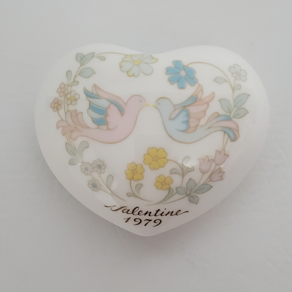 Noritake Valentine 1979 White Heart-Shaped Porcelain Collectible Made in Japan